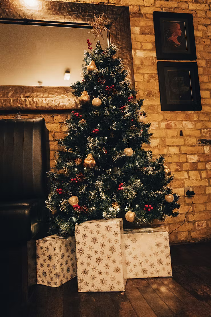 A festive wonderland in Bethnal Green: Enchanting shows and exquisite cocktails at Coupette